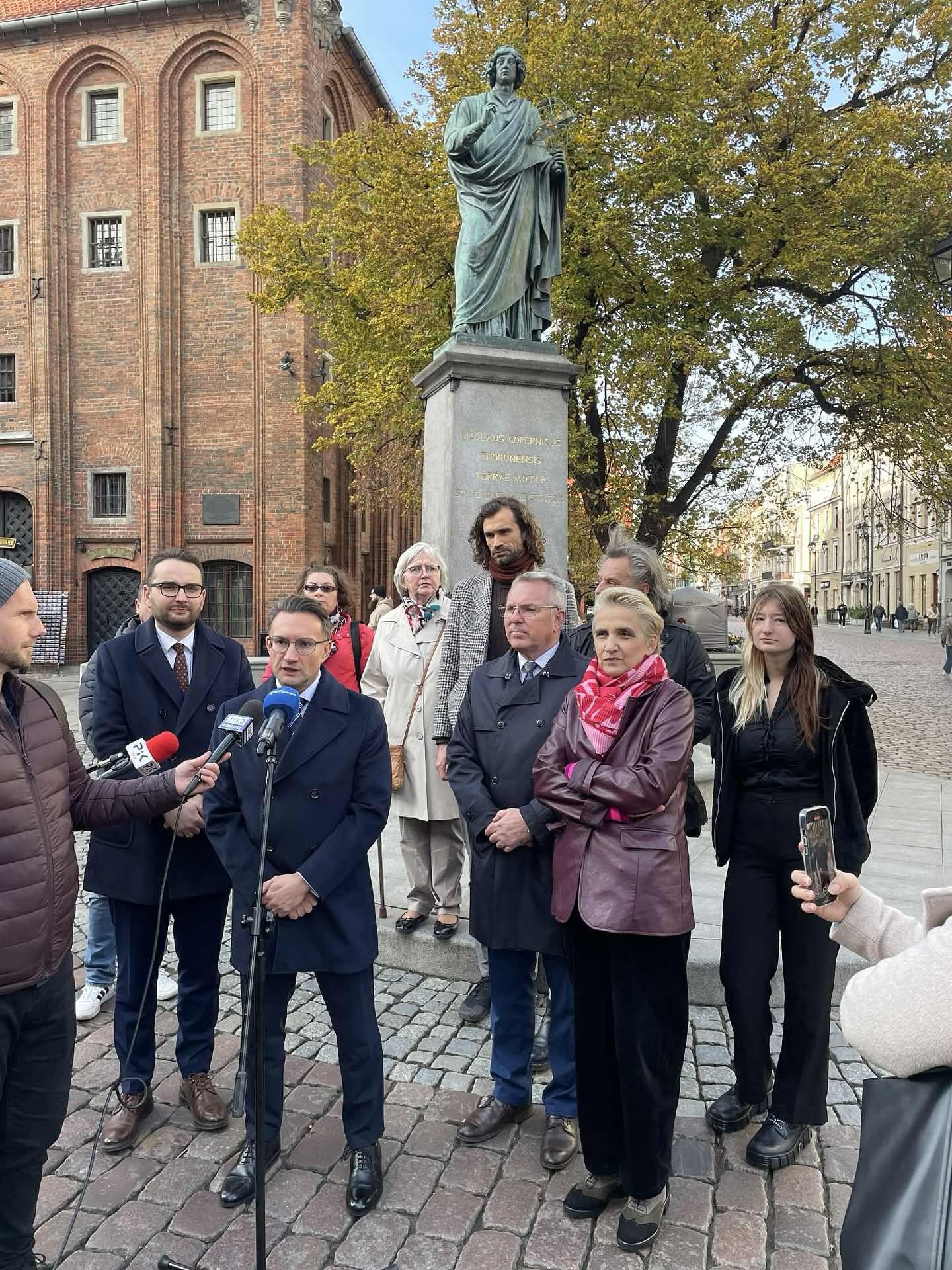 torun mieszkania pomnik